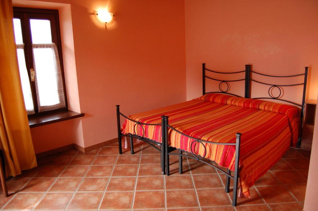 Agriturismo 'D Raine Montelupo Albese Ruang foto