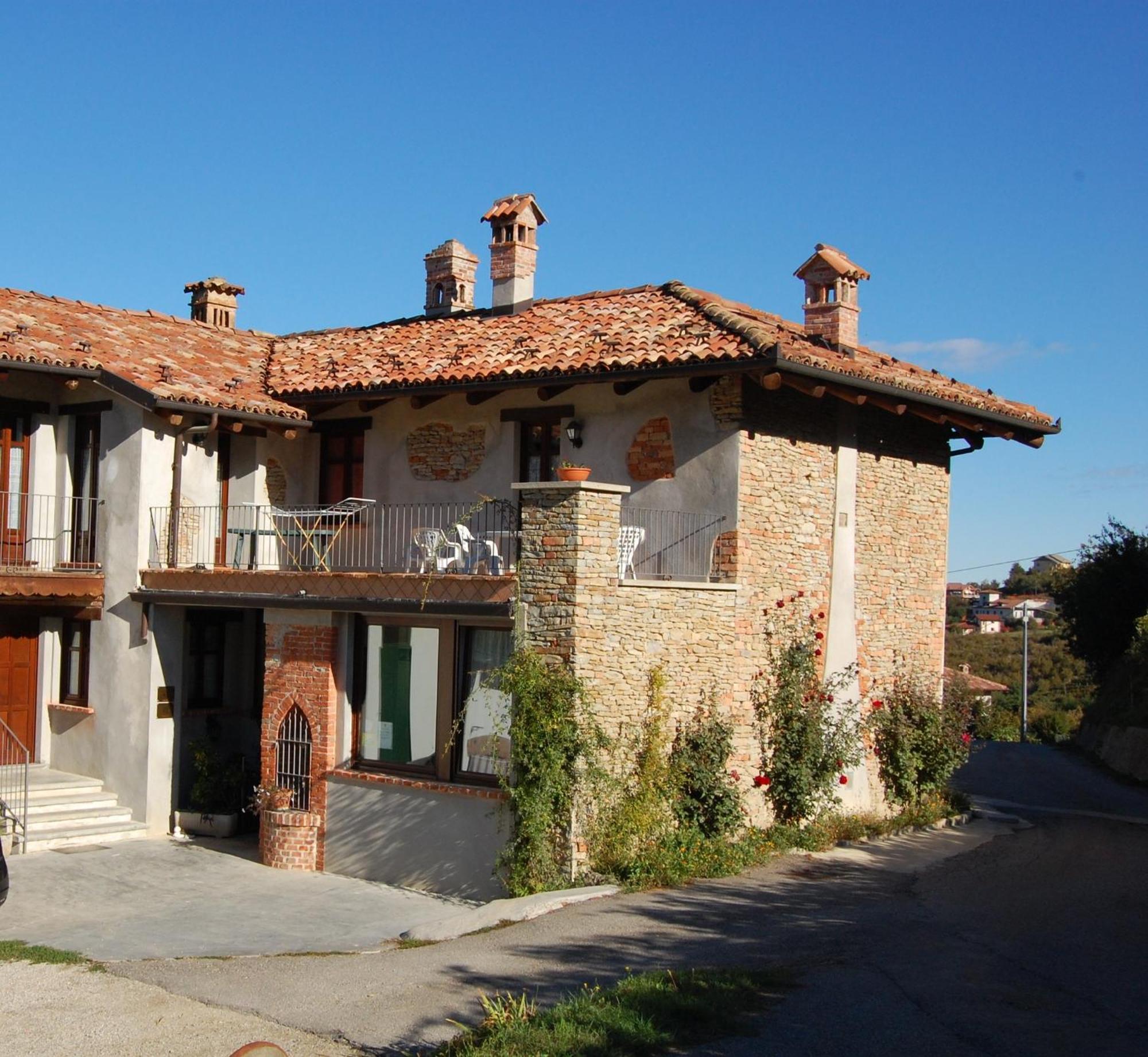 Agriturismo 'D Raine Montelupo Albese Bagian luar foto